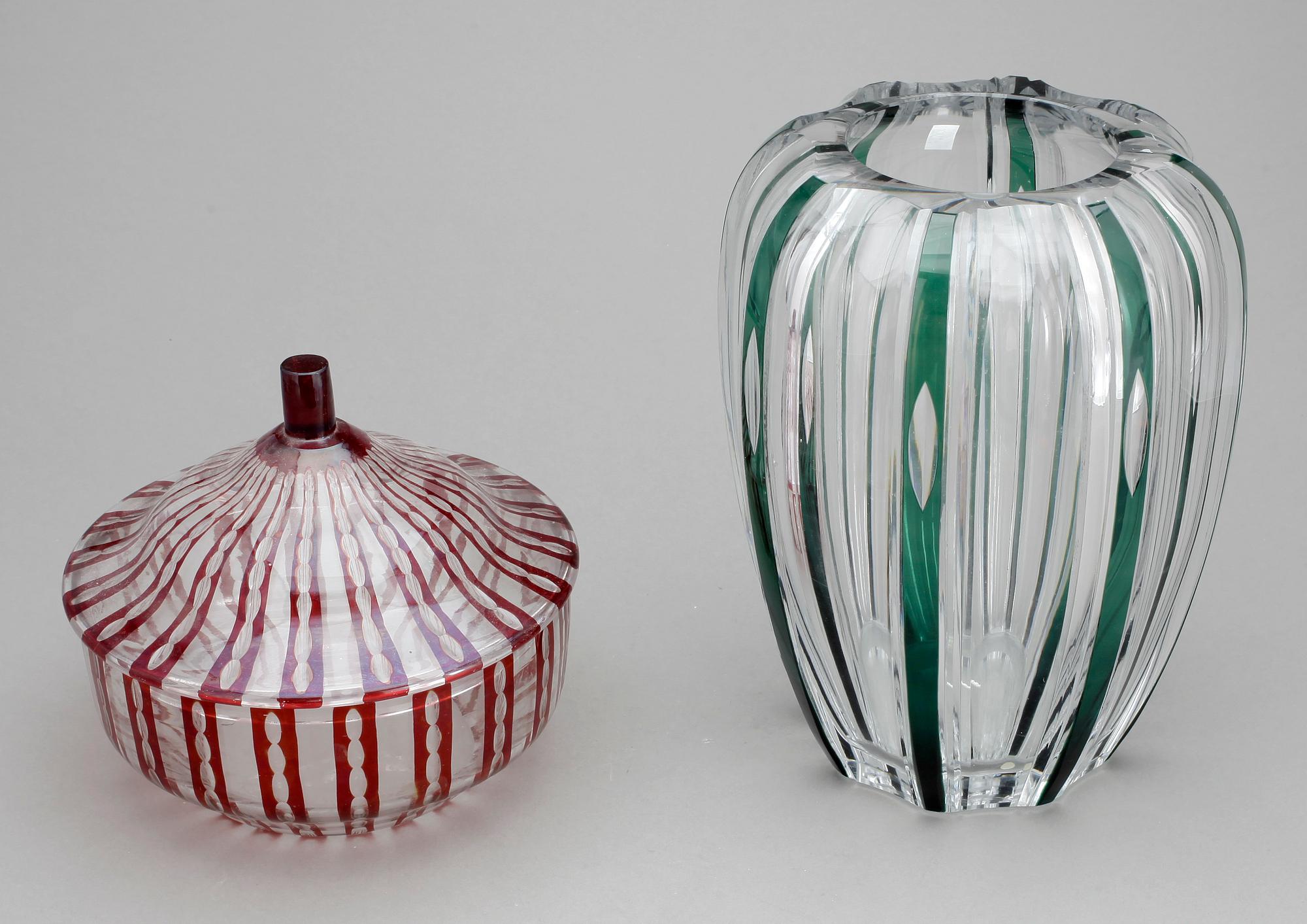 VAS samt SKÅL, 2 st, glas, en otydligt signerad, 1930/40-tal.