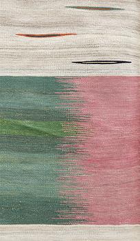 A carpet orientalisk flat weave, ca 324 x 207 cm.