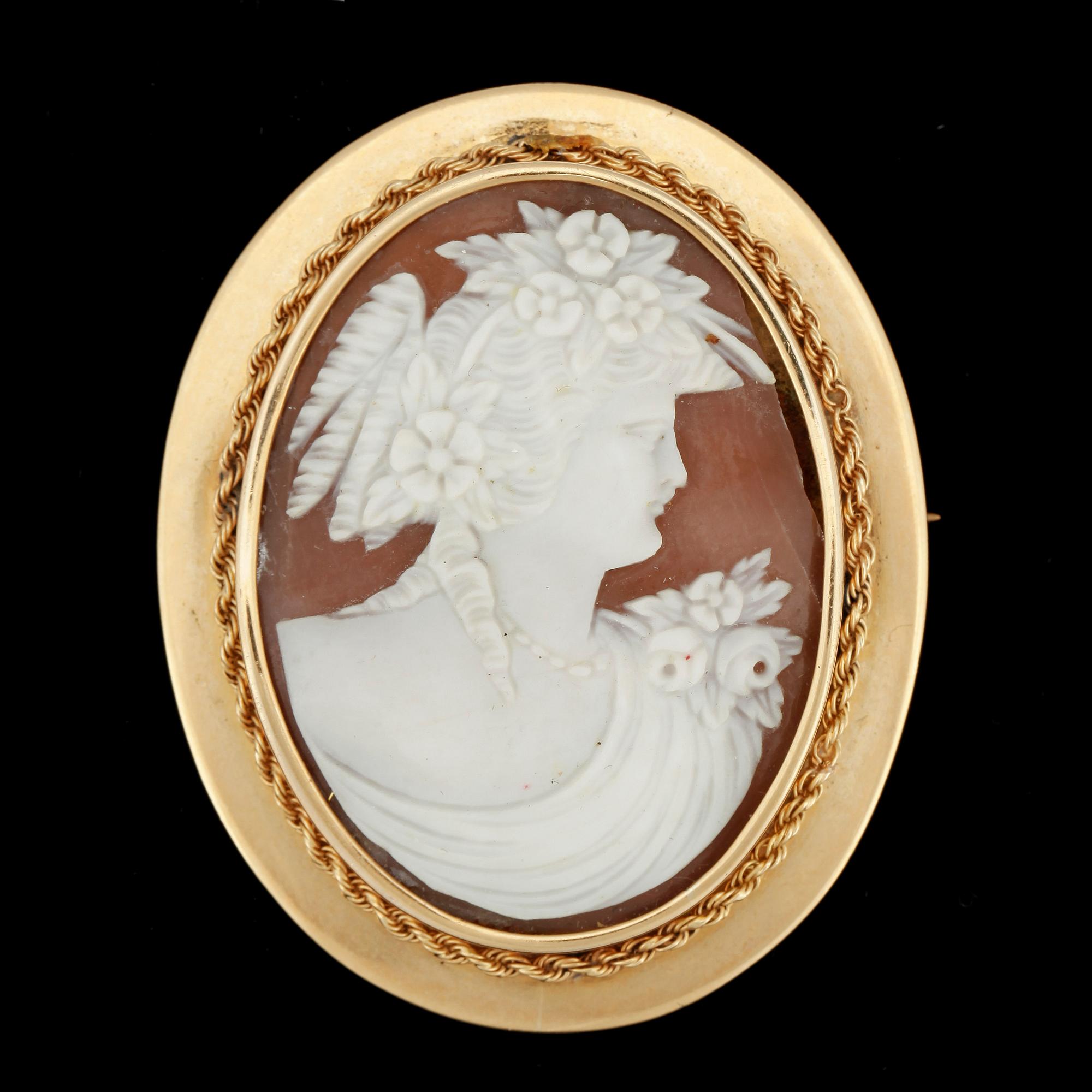 BROSCH, ram i 18k guld, Karl Almgren, Örebro 1943. Total vikt ca 19 gram.