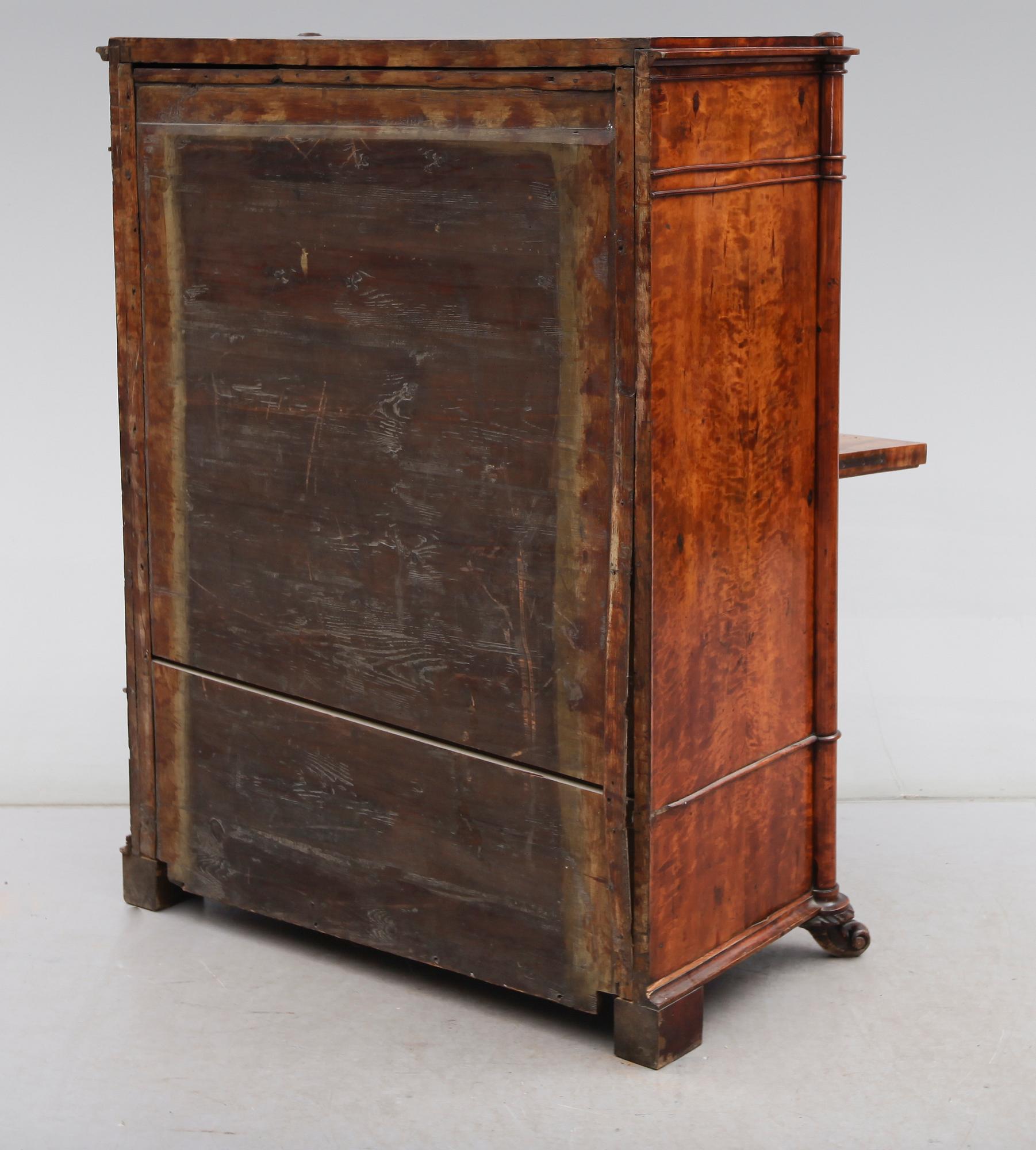 CHIFFONJÉ, 1800-talets mitt.
