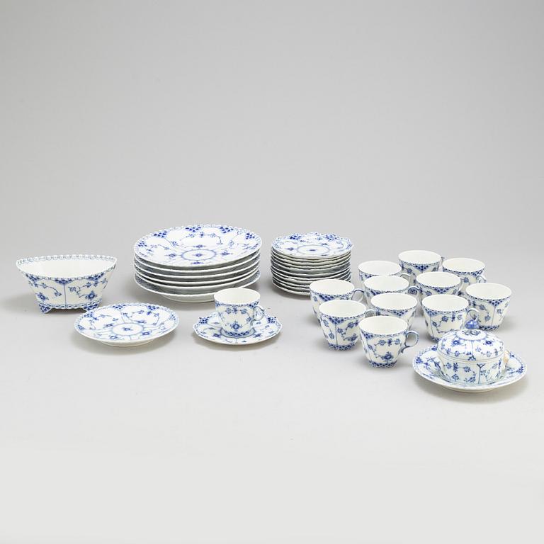 A 'Musselmalet' part coffee service, Royal Copenhagen (16 pieces).