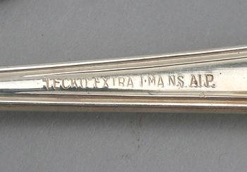 FISKBESTICK, 34 delar, nysilver, "Leckö", 1900-talets första hälft.