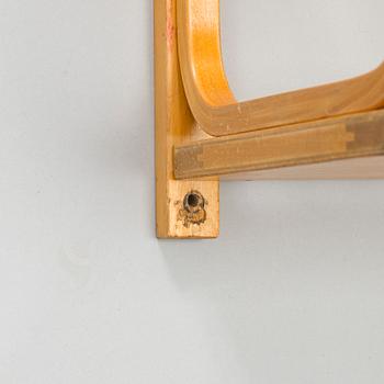 Alvar Aalto, seinähyllyjä, 2 kpl, O.Y. Huonekalu- ja Rakennustyötehdas A.B. 1900-luvun puoliväli.