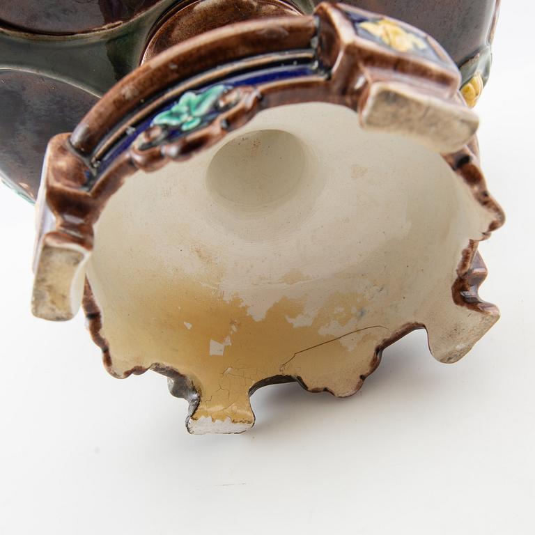 Vase Neo-Renaissance Rörstrand circa 190 majolica.