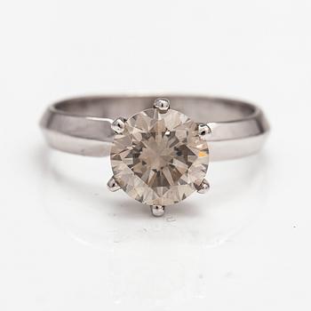 A 14K white gold ring with a ca. 2.50 ct diamond.