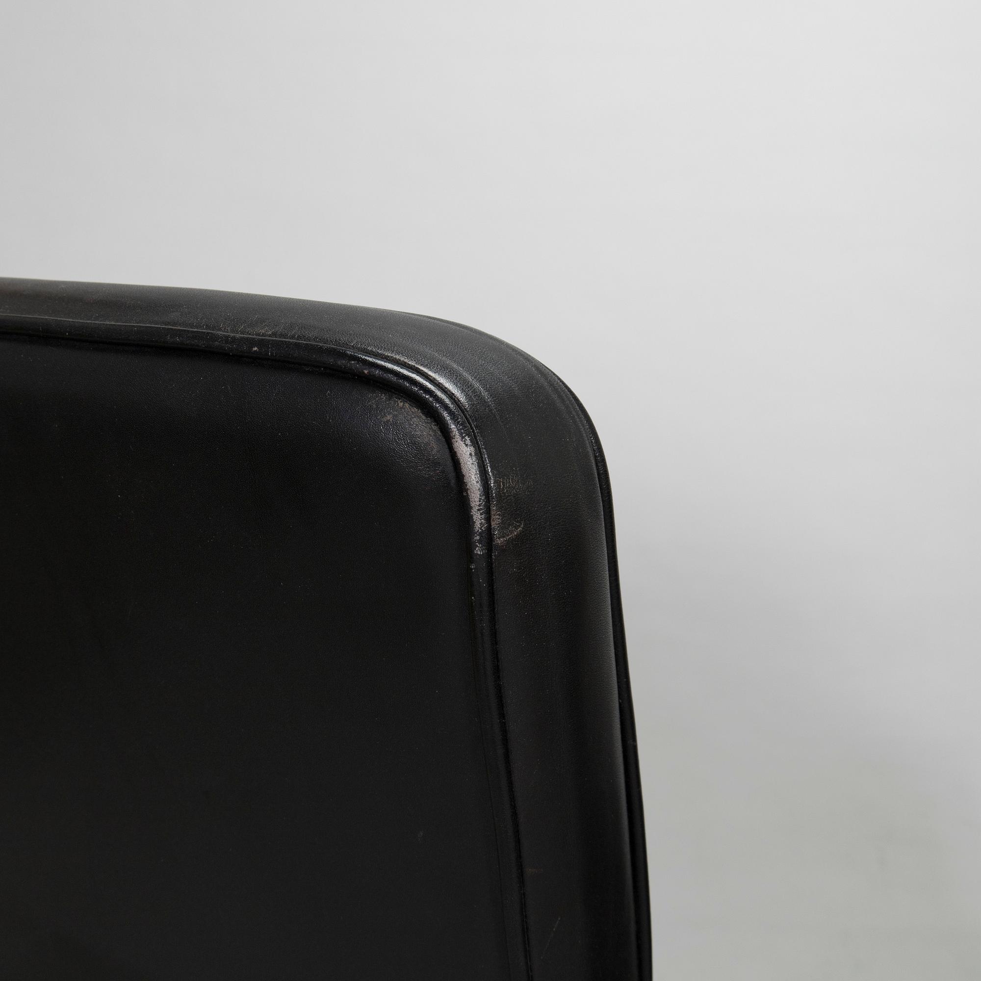 Pekka Perjo, fåtöljer, ett par, Haimi 1969.