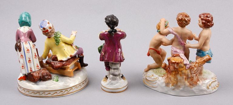 FIGURINER, 3 st, porslin, bla Rudolstadt Volkstedt och Wien, 1900-talets första hälft.
