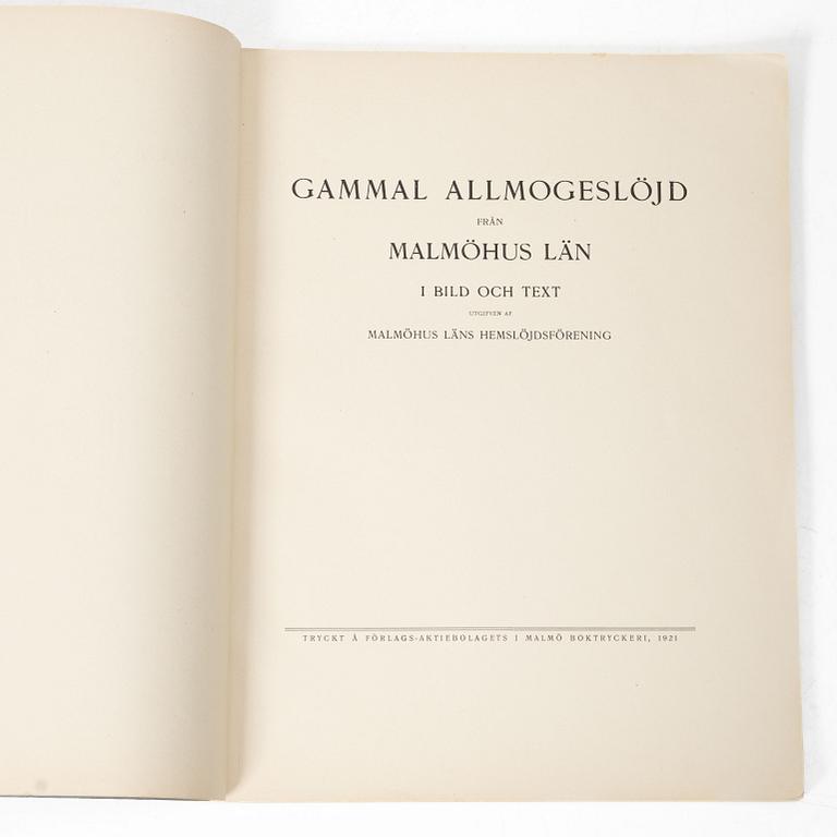 “Gammal allmogeslöjd från Malmöhus län”, 8 volumes, Förlags-aktiebolagets i Malmö Boktryckeri, 1921.