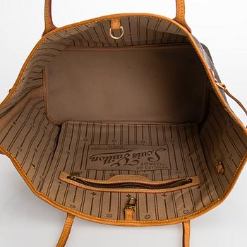 Louis Vuitton, a Monogram 'Neverfull MM' bag.