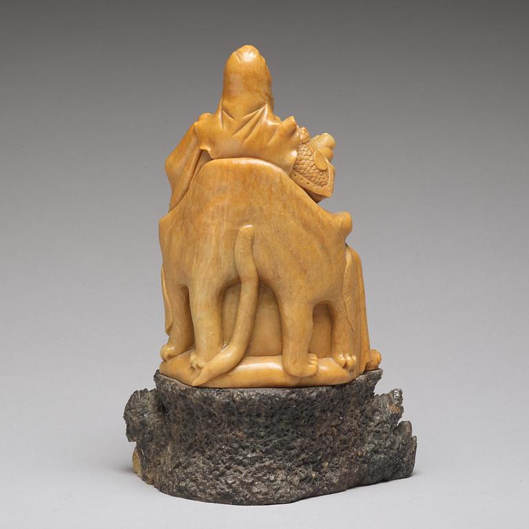 KRIGSGUDOM, soapstone. Qingdynastin, 1800-tal.