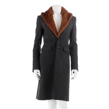 670. DSQUARED, a grey wool coat with fur collar, size 42.