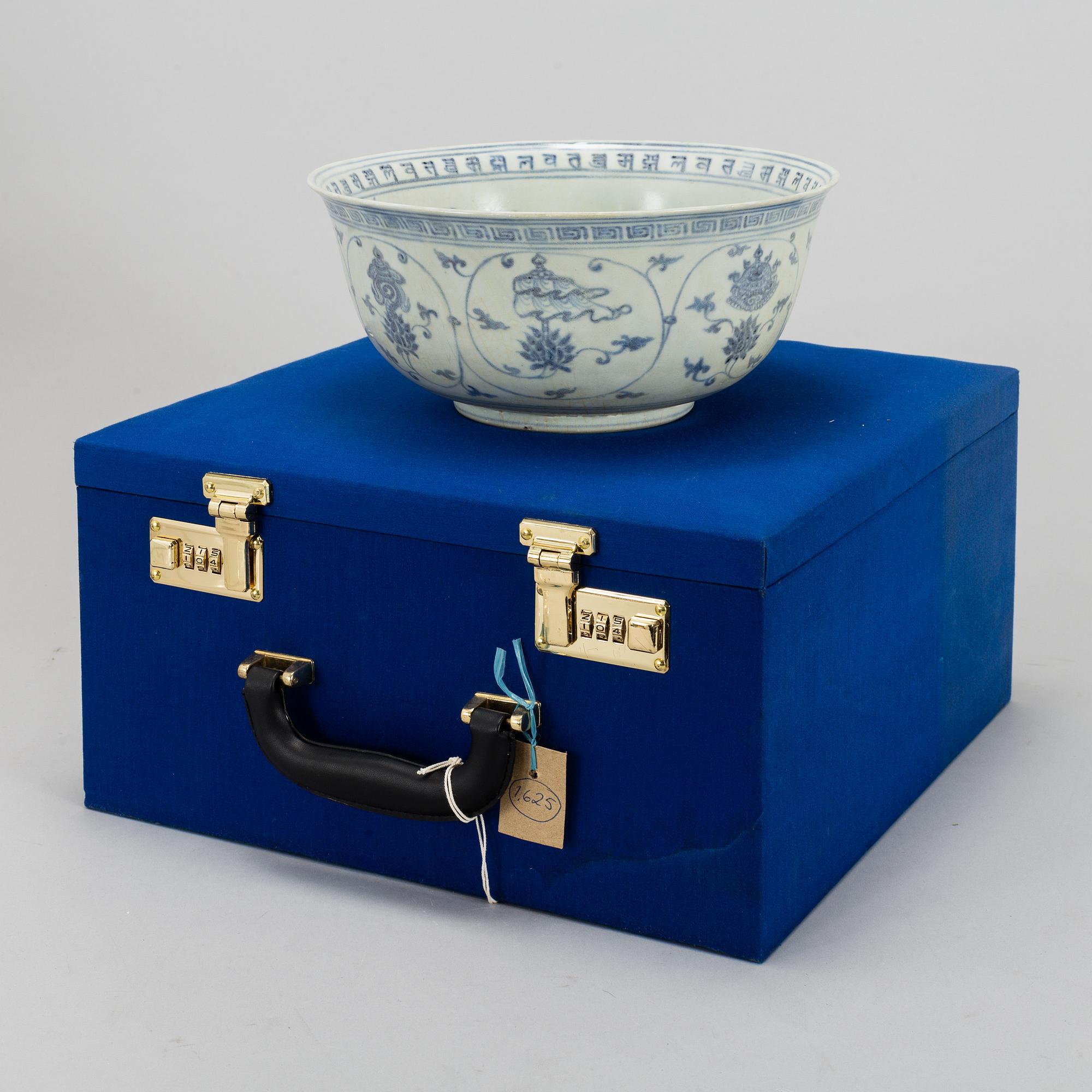 SKÅL, porslin. Thailand, 1600-tal.