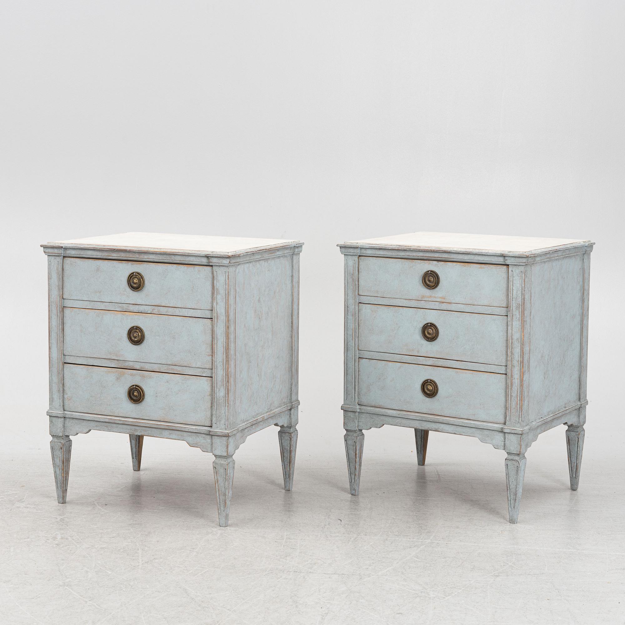 Chests of drawers, a pair, Gustavian style, 19th century.