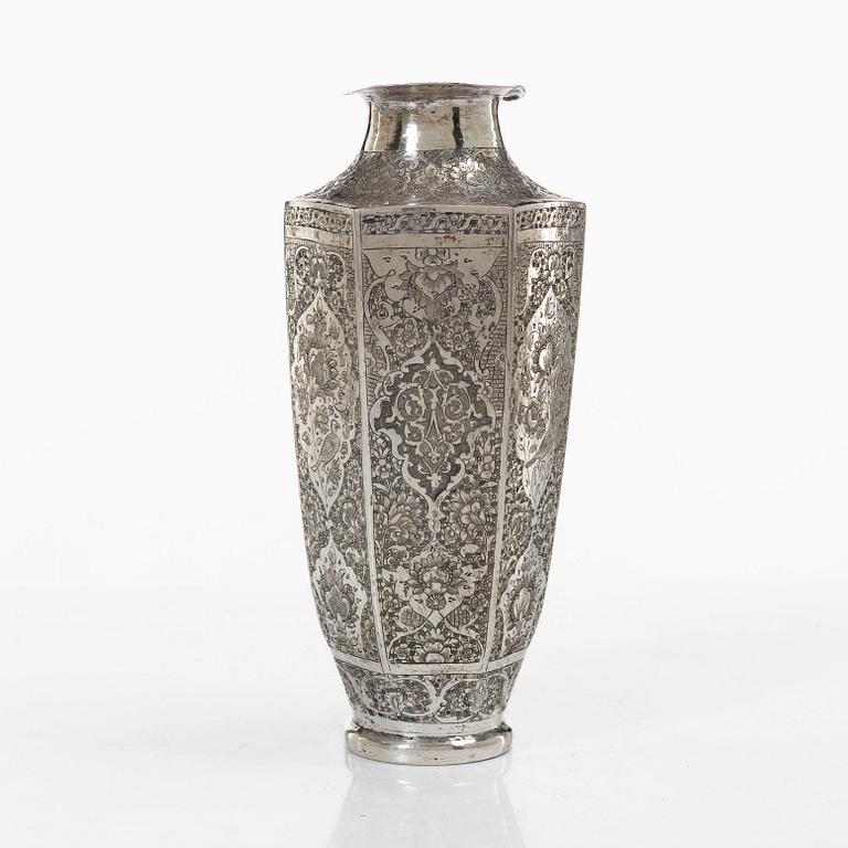 Vas, silver, Persien (Iran), Qajardynastin.