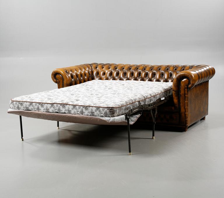 BÄDDSOFFA, Chesterfield-modell, 1900-talets andra hälft.