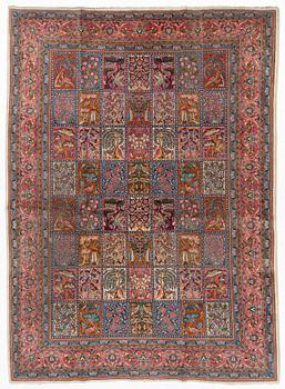 A Sarouk carpet, approx. 340 x 246 cm.