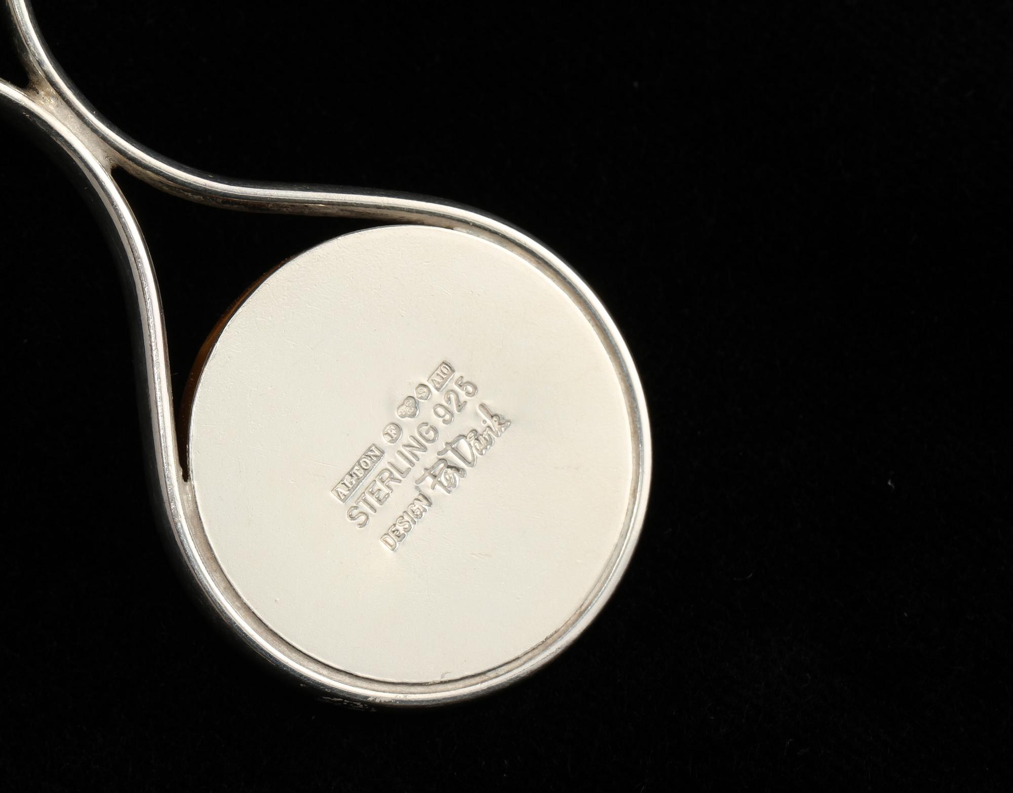 COLLIER samt ARMRING, sterlingsilver och slipat tigeröga, Per Dåvik för Alton, Falköping, 1975. Vikt 72 g.