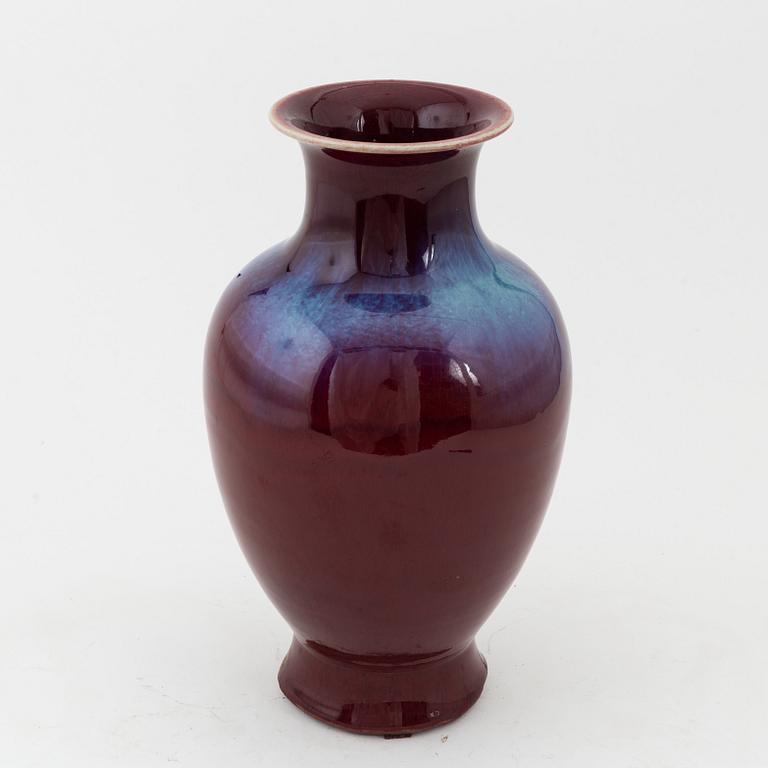 A flambé glazed Chinese Vase, 20th century/modern manufactory.