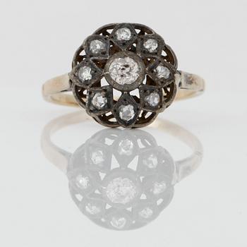 RING, 14K guld samt silver med gammalslipade diamanter. Vikt ca 2,2g.