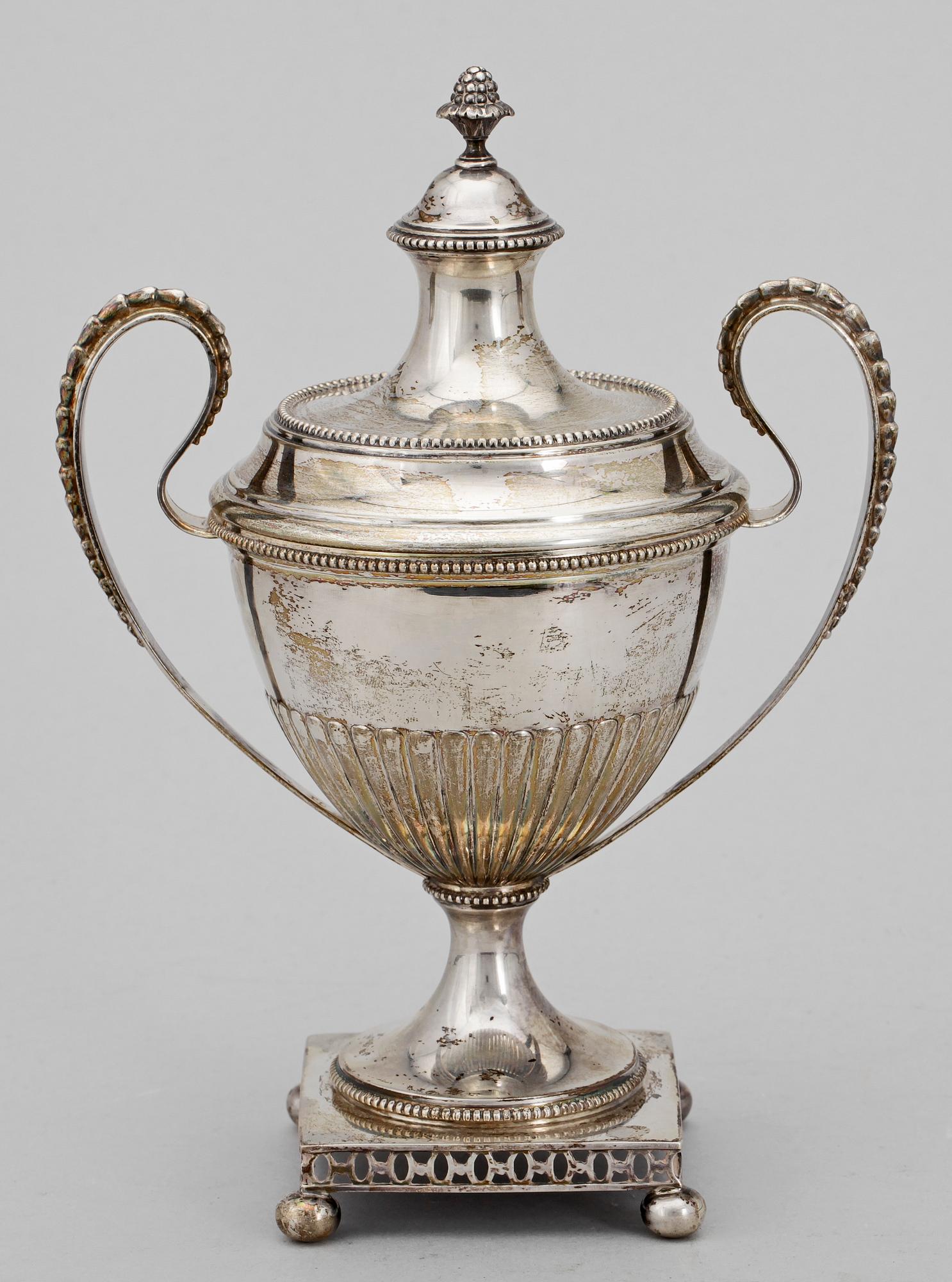 SOCKERSKÅL, empirestil, GAB, Stockholm 1917. Vikt ca 457gram.