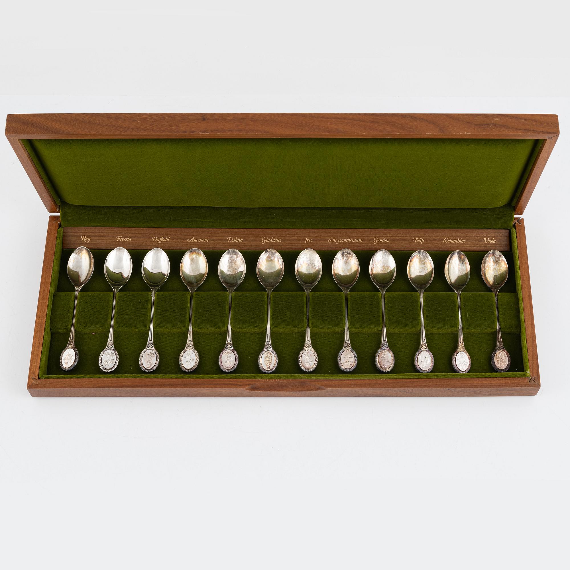 John Pinches Ltd, samlarskedar, 12 st, silver, Sheffield, England 1975.