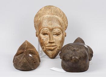 MASKER, 3 st, trä, Afrika, bla Senegal och Elfenbenskusten, 1900-tal.