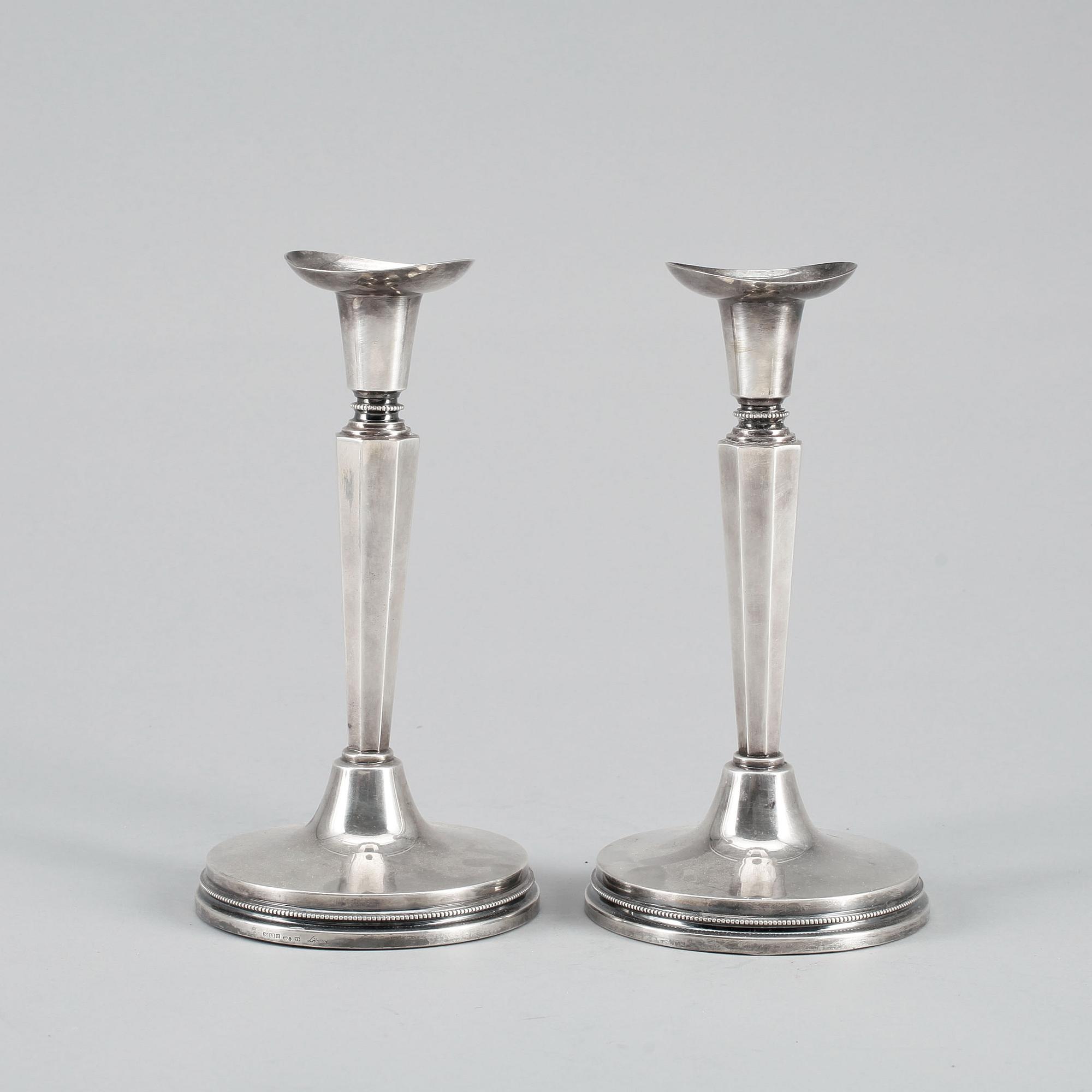 LJUSSTAKAR, ett par, silver, Eric Löfman, MGAB, Uppsala 1971.