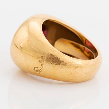 Pomellato ring 18K guld med en cabochonslipad rubelit.