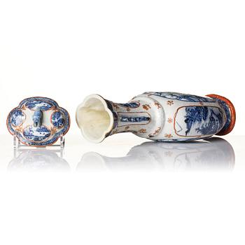 An elegant blue and white Chinese Export porcelain vase with cover, Qing dynasty, Qianlong (1736-95).