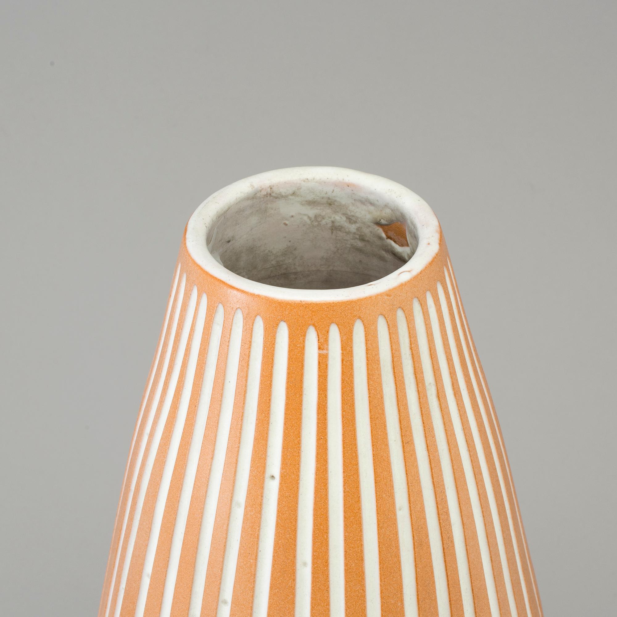 INGRID ATTERBERG, golvvas, "Inca", lergods, Uppsala-Ekeby. 1947-1953.