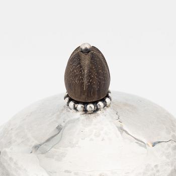 Georg Jensen, tedosa med lock, modell 38, sterlingsilver, 1919- ca 1927.