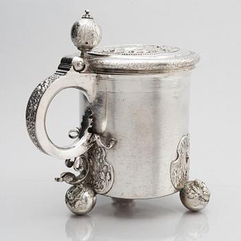 Andreas Berg, dryckeskanna, silver, (verksam 1712-1717), Pärnu, Estland. Senbarock.