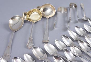 PARTI SILVERBESTICK, 32 delar, bl.a. Sverige och England, 1800/1900-tal. Tot. vikt 615 g.