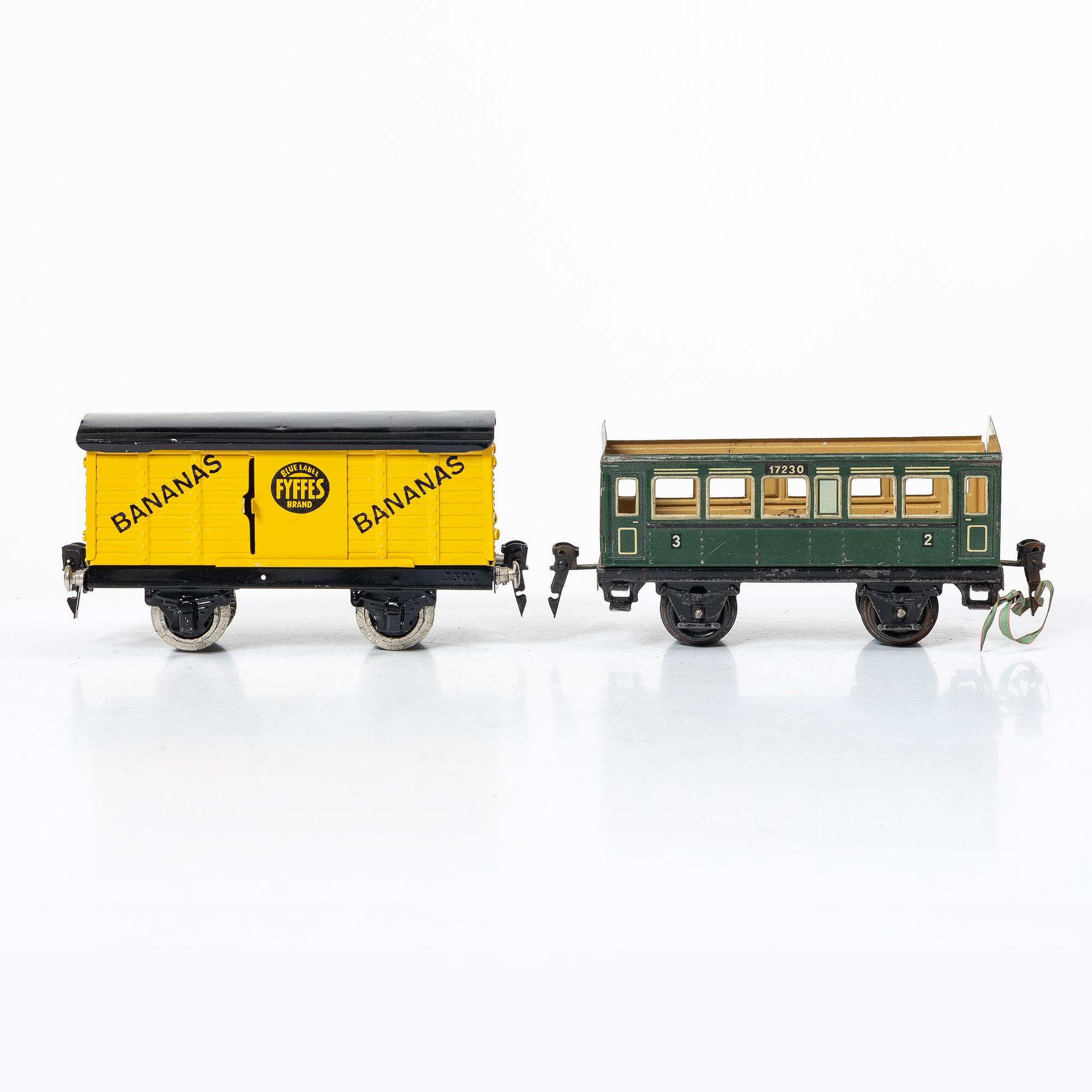 Märklin, Locomotives, carriages and accessories, first half of the 20th century.