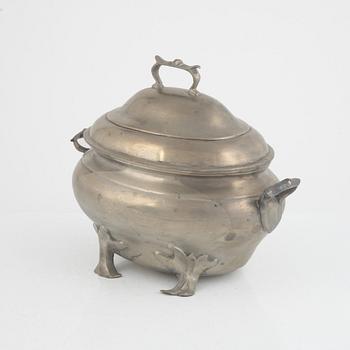 A pewter tureen with cover by Peter Larsson Holmin, Borås, Sweden, 1784.