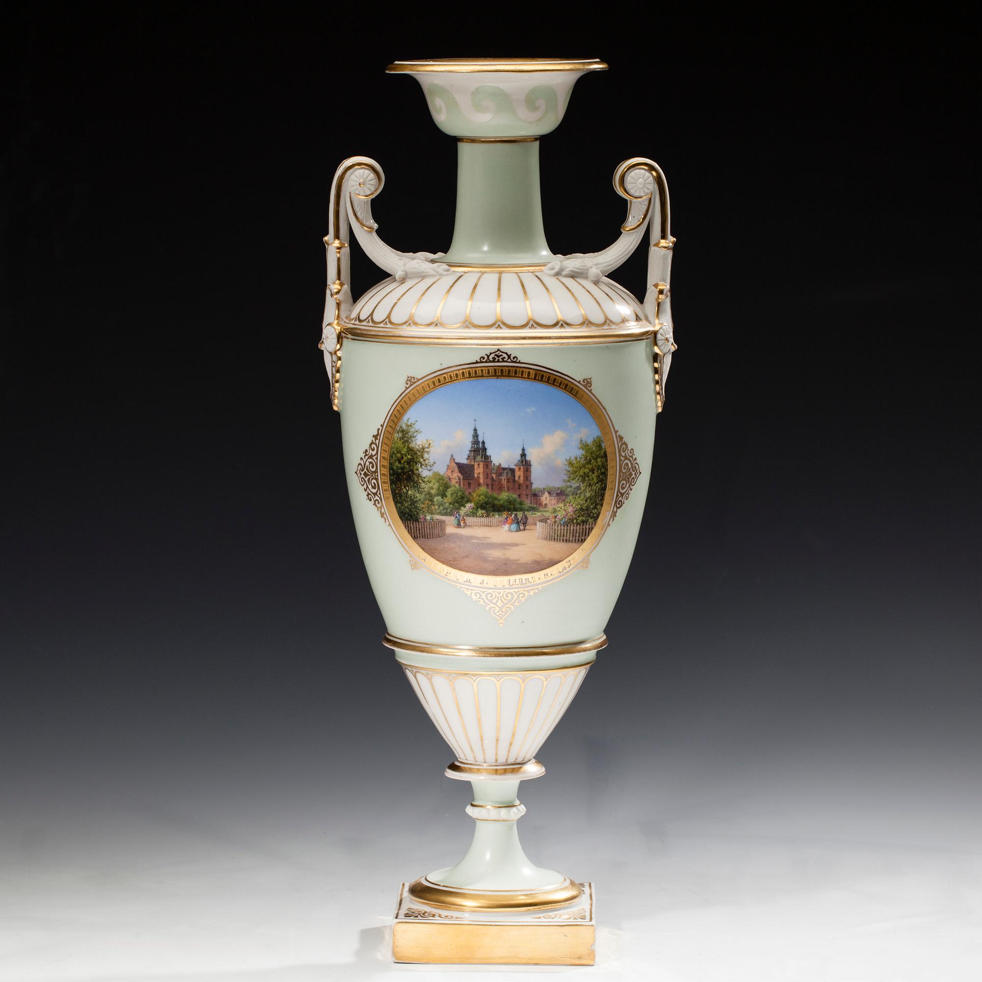 DEKORATIONSURNA, porslin, Danmark, Royal Copenhagen ca 1900.