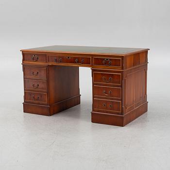 Skrivbord, engelskt, 1900-talets andra hälft.