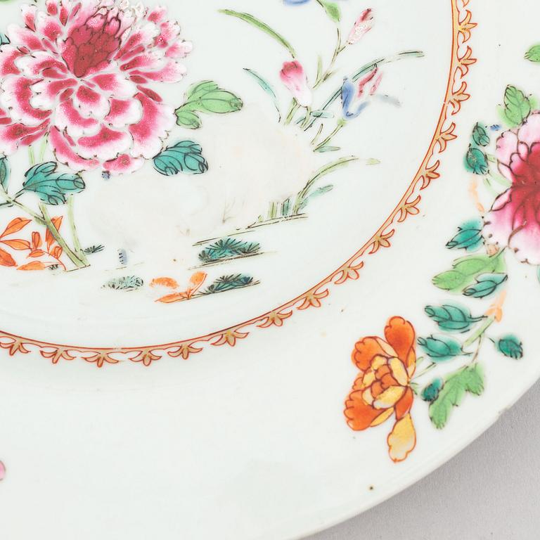 A set of two blue and white serving dishes, and two famille rose dinner plates, Qing dynasty, Qianlong (1736-95).