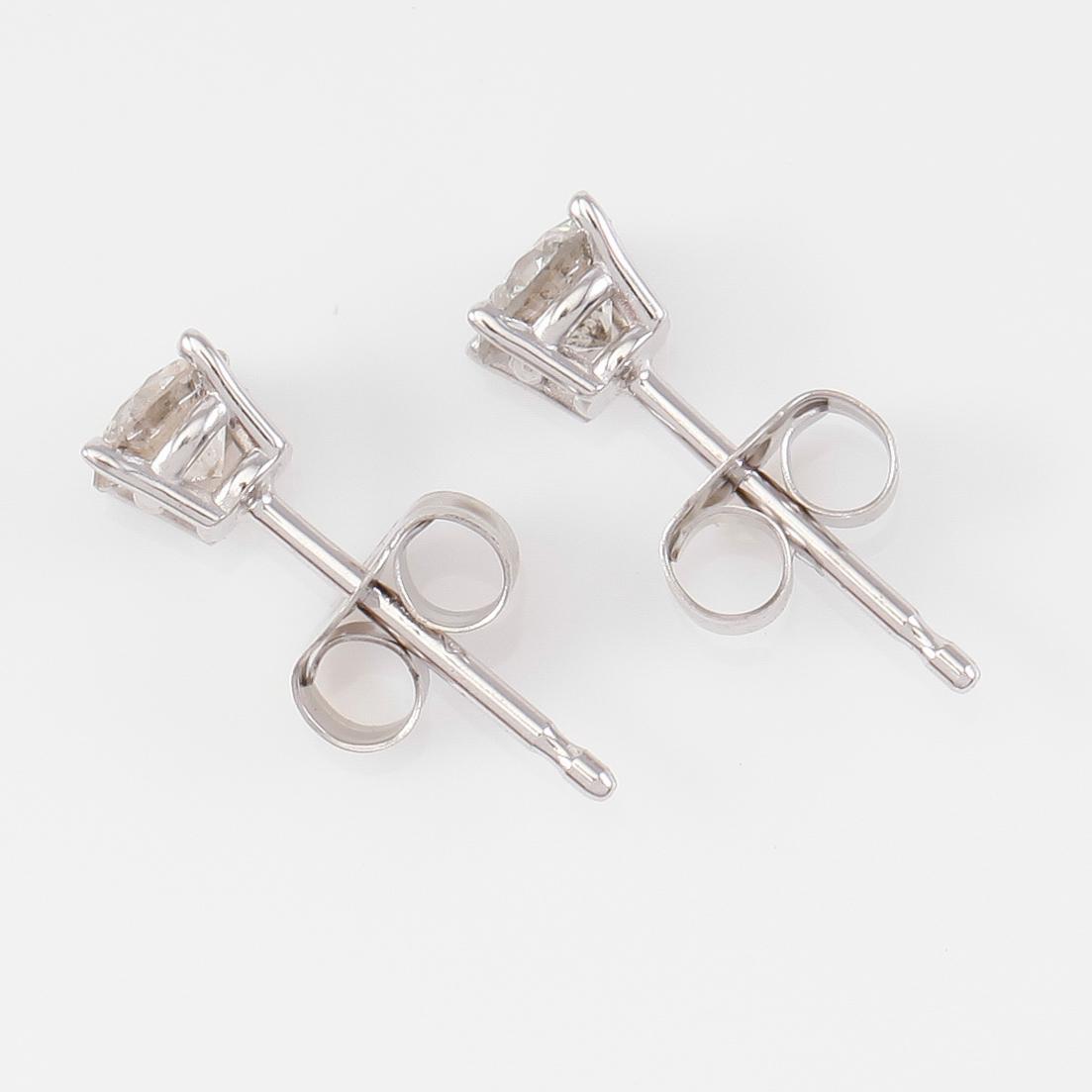 ÖRHÄNGEN, 1 par, 14K vitguld och diamanter tot ca 0.40 ct.