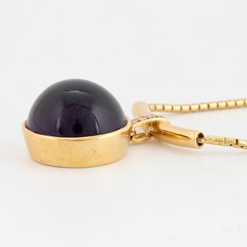 COLLIER, guld med cabochonslipad ametist och briljanter.