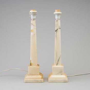 A pair of Italian alabaster table lights, second half of the 20th Century.