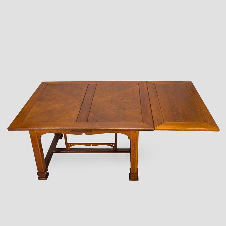 Dining table and six chairs, early 1900.