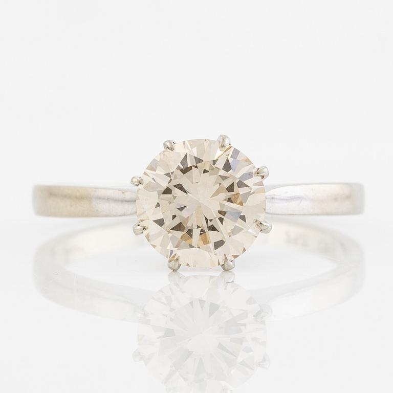 Ring, solitaire, 18K white gold with a brilliant-cut diamond 1.57 ct according to the engraving.