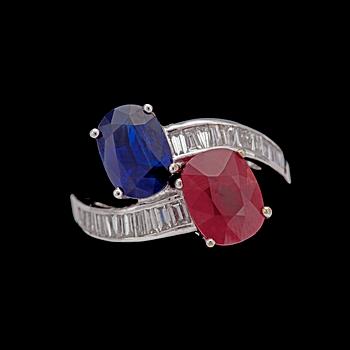 284. A ruby, 3.04 cts, blue sapphire, 2.13 cts, and baguette cut diamond ring.