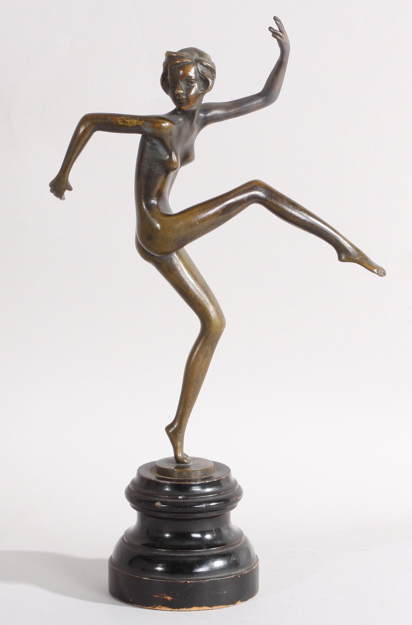FIGUR, brons. 1900-tal. Sign.