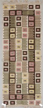 GALLERIMATTA, "Nyponblomman", rölakan. signerad AB MMF.  273 x 106 cm.