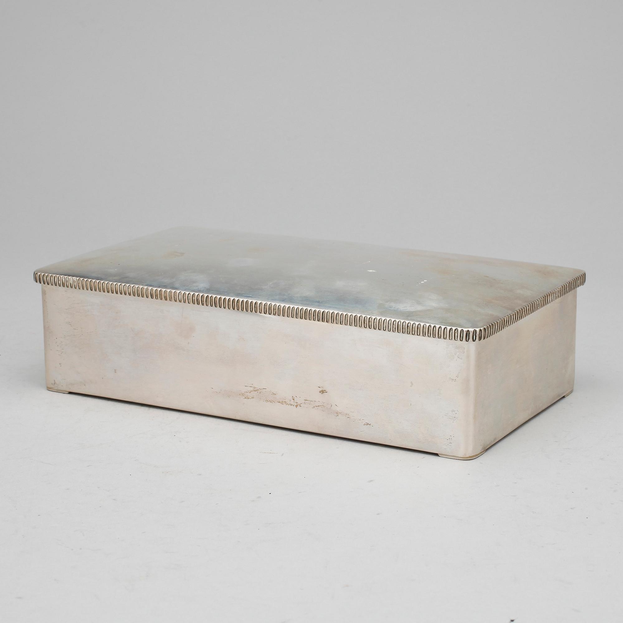 CIGARRSKRIN, silver, svenska importstämplar, 1900-talets mitt. Total vikt ca 615 gram.