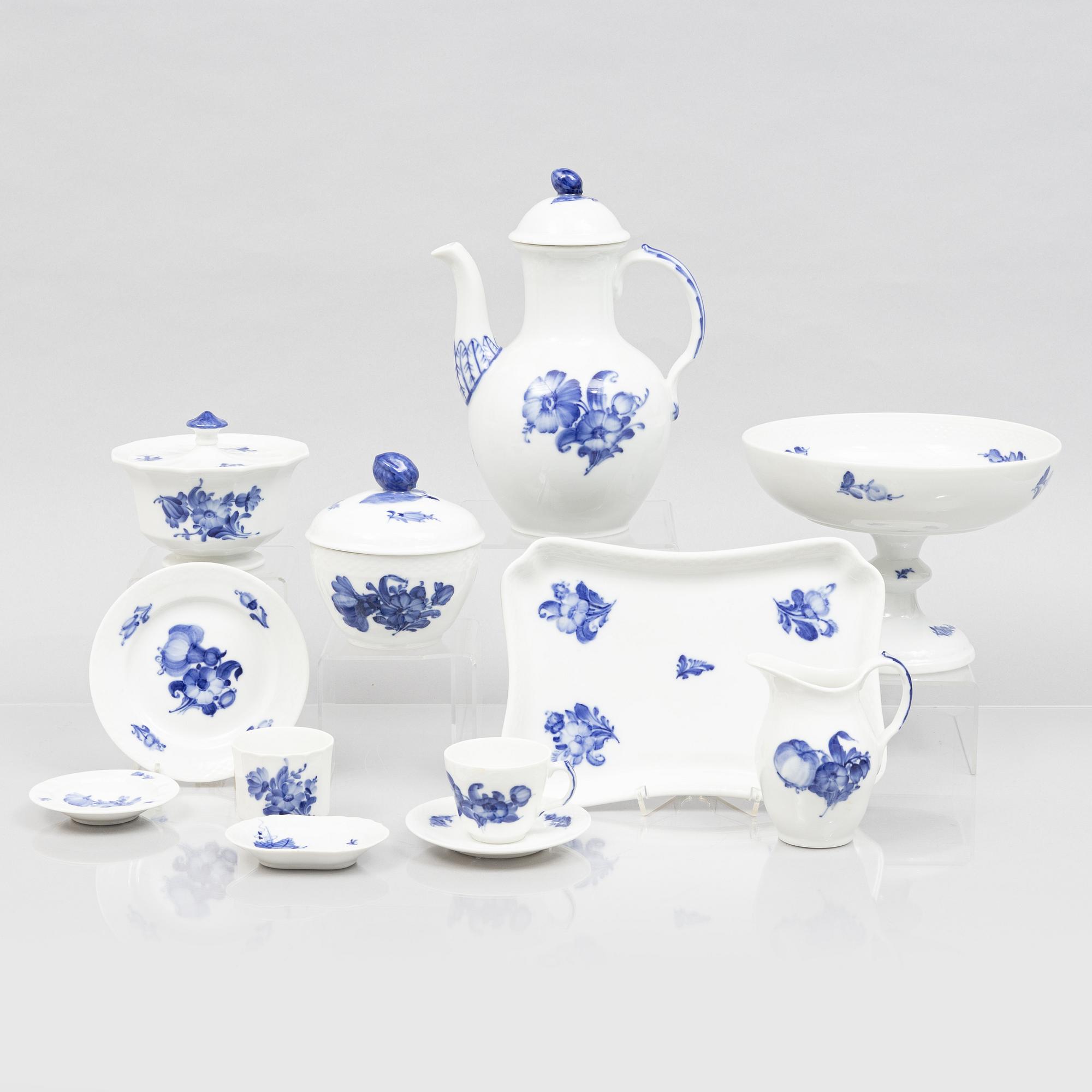 Kaffeservis, 34 delar, porslin, "Blå blomst", Royal Copenhagen, Danmark.