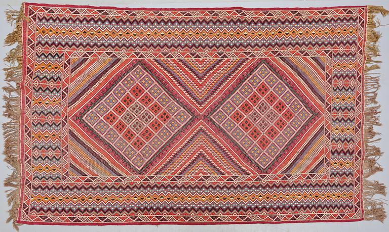 MATTA, Kelim, modern tillverkning, 250 x 165 cm.