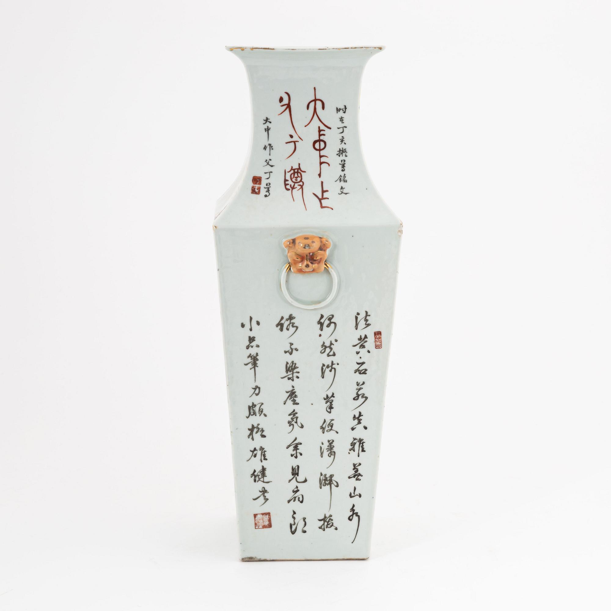 A Chinese square caligraphy vase, around 1900.